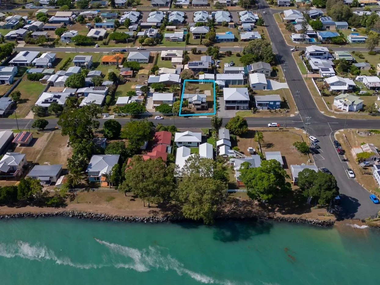 Holiday home The Hideaway - Burrum Heads Australia
