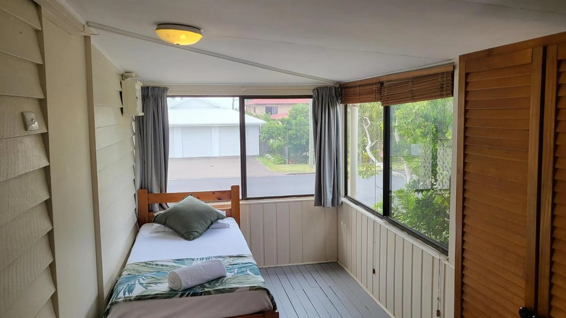 The Hideaway - Burrum Heads 0*,